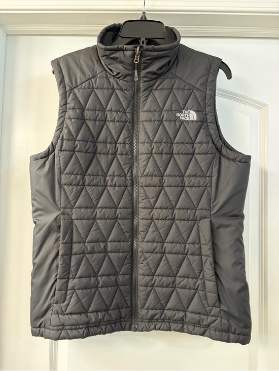 The North Face Jackets & Blazers - The North Face Womens Black Quilted Puffy Vest EUC Women’s SZ L